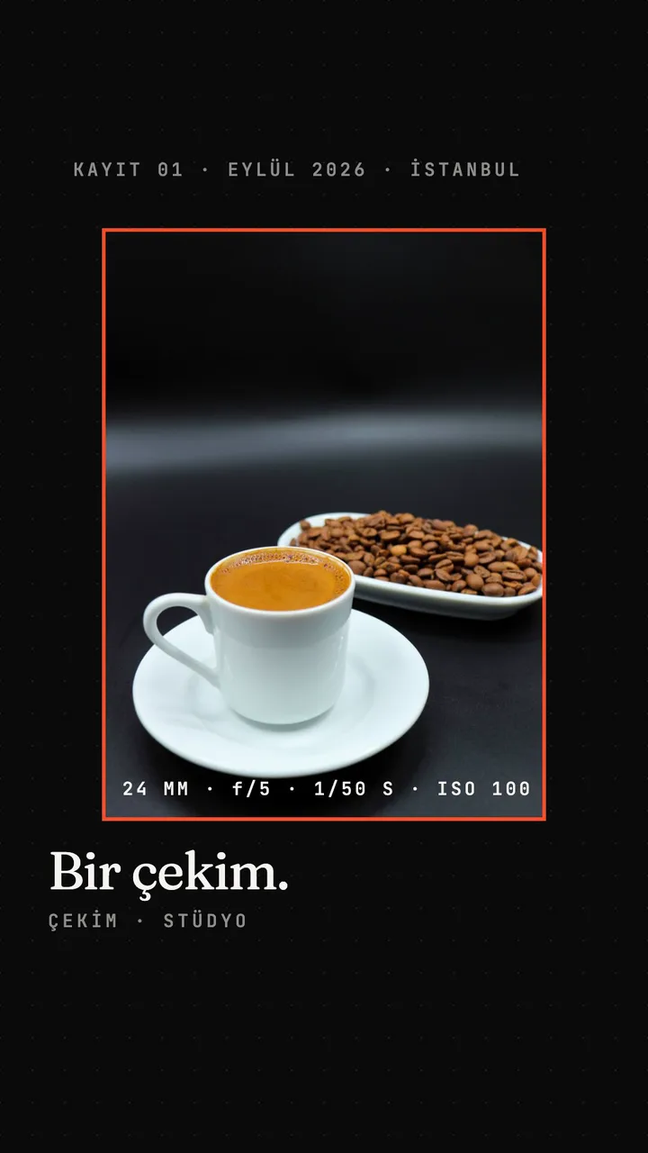 Tundes Instagram Reels'i Kayıt 01'den kare: koyu zeminde bir fincan kahve fotoğrafı, altında 'Bir çekim.' yazısı ve çekim künyesi