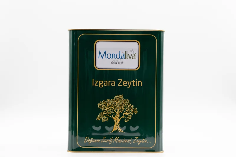 Beyaz fon önünde Mondaliva yeşil teneke